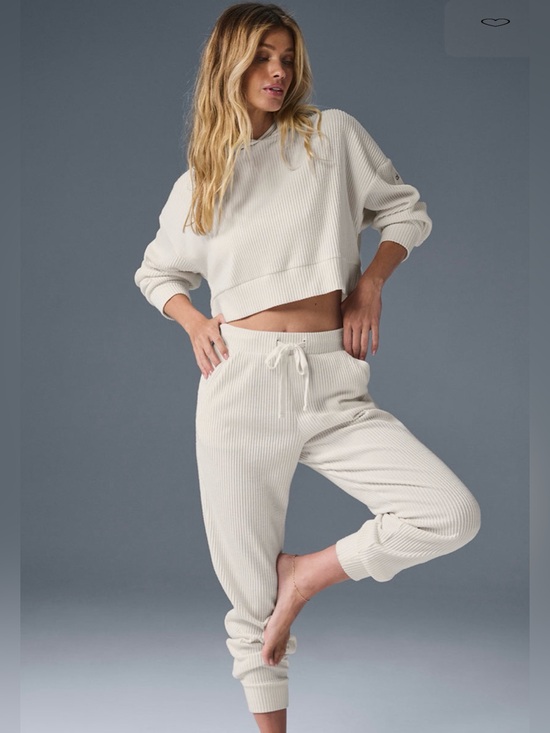 ALO Yoga Pants - Alo Muse Joggers, Ivory